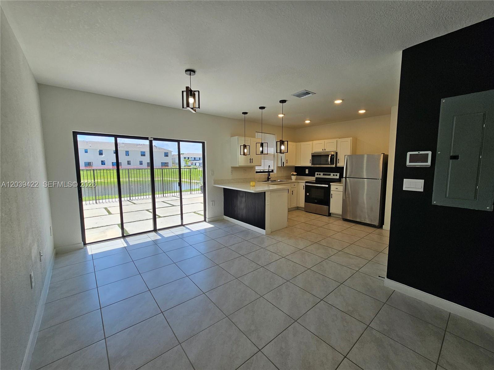 1473 4 / 3 1580 sq. ft. $ 2026-06-18 0 foto