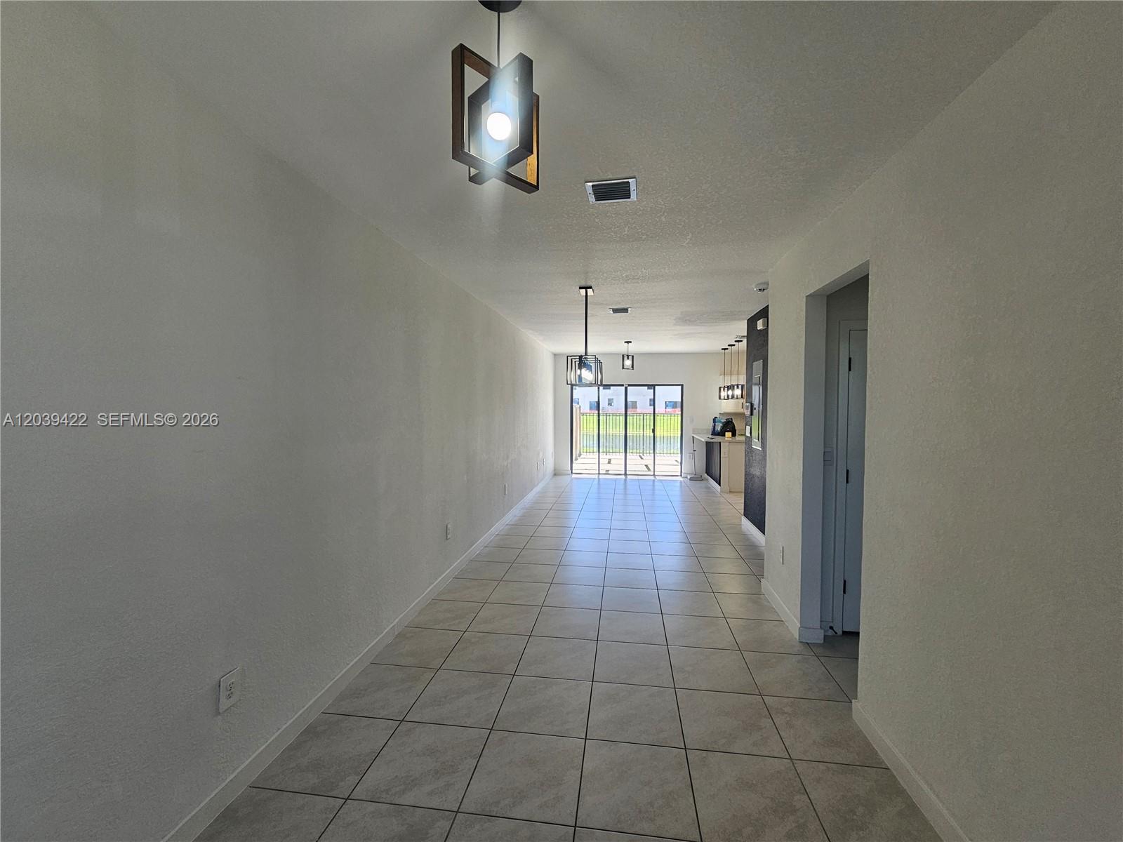 1473 4 / 3 1580 sq. ft. $ 2026-06-18 0 foto