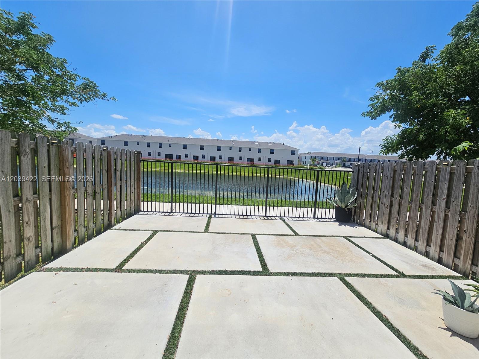 1473 4 / 3 1580 sq. ft. $ 2026-06-18 0 foto