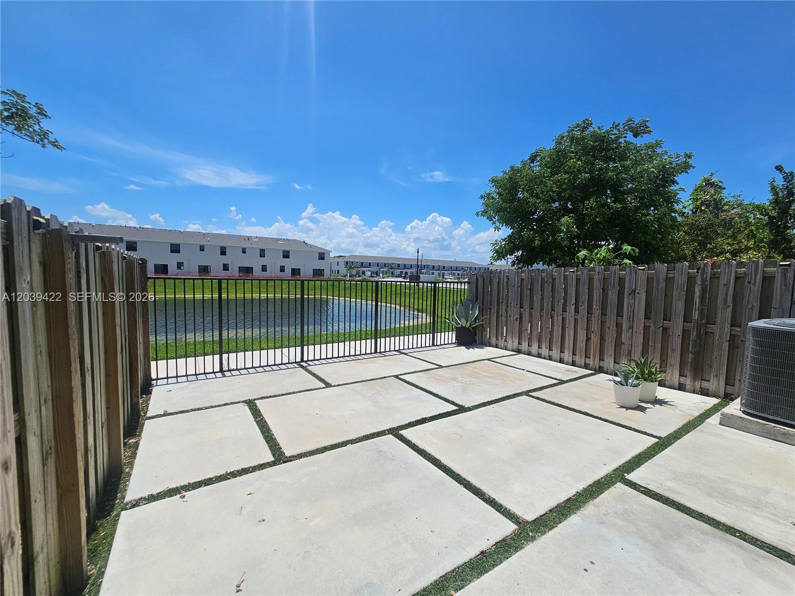 1473 4 / 3 1580 sq. ft. $ 2026-06-18 0 foto