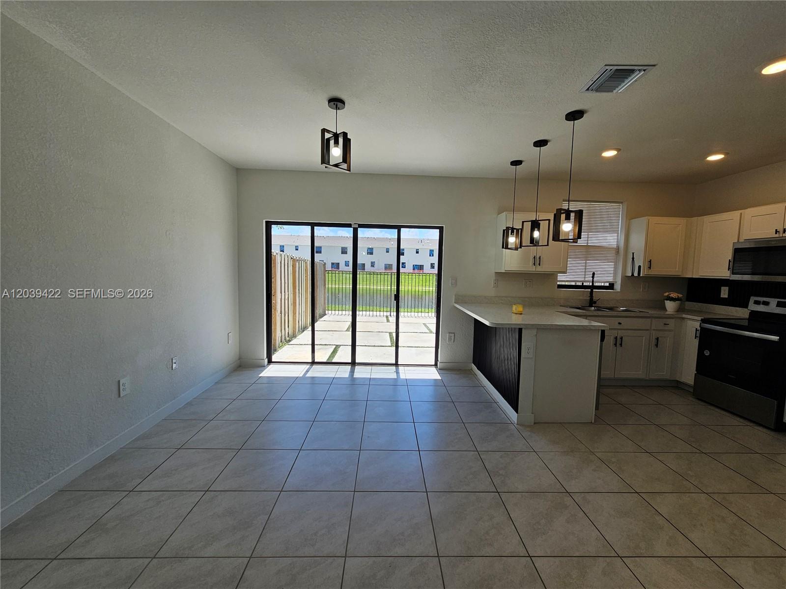 1473 4 / 3 1580 sq. ft. $ 2026-06-18 0 foto