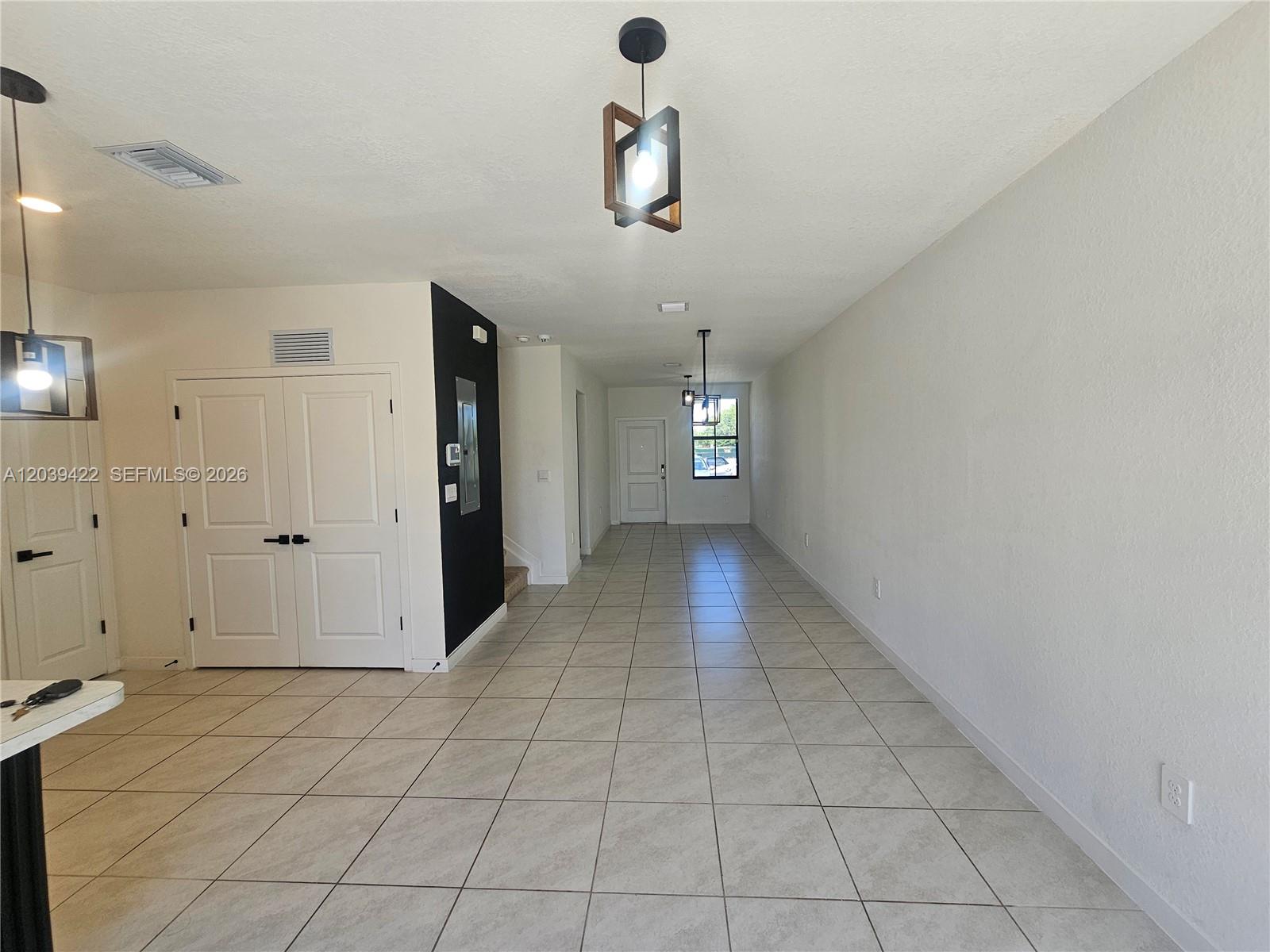 1473 4 / 3 1580 sq. ft. $ 2026-06-18 0 foto