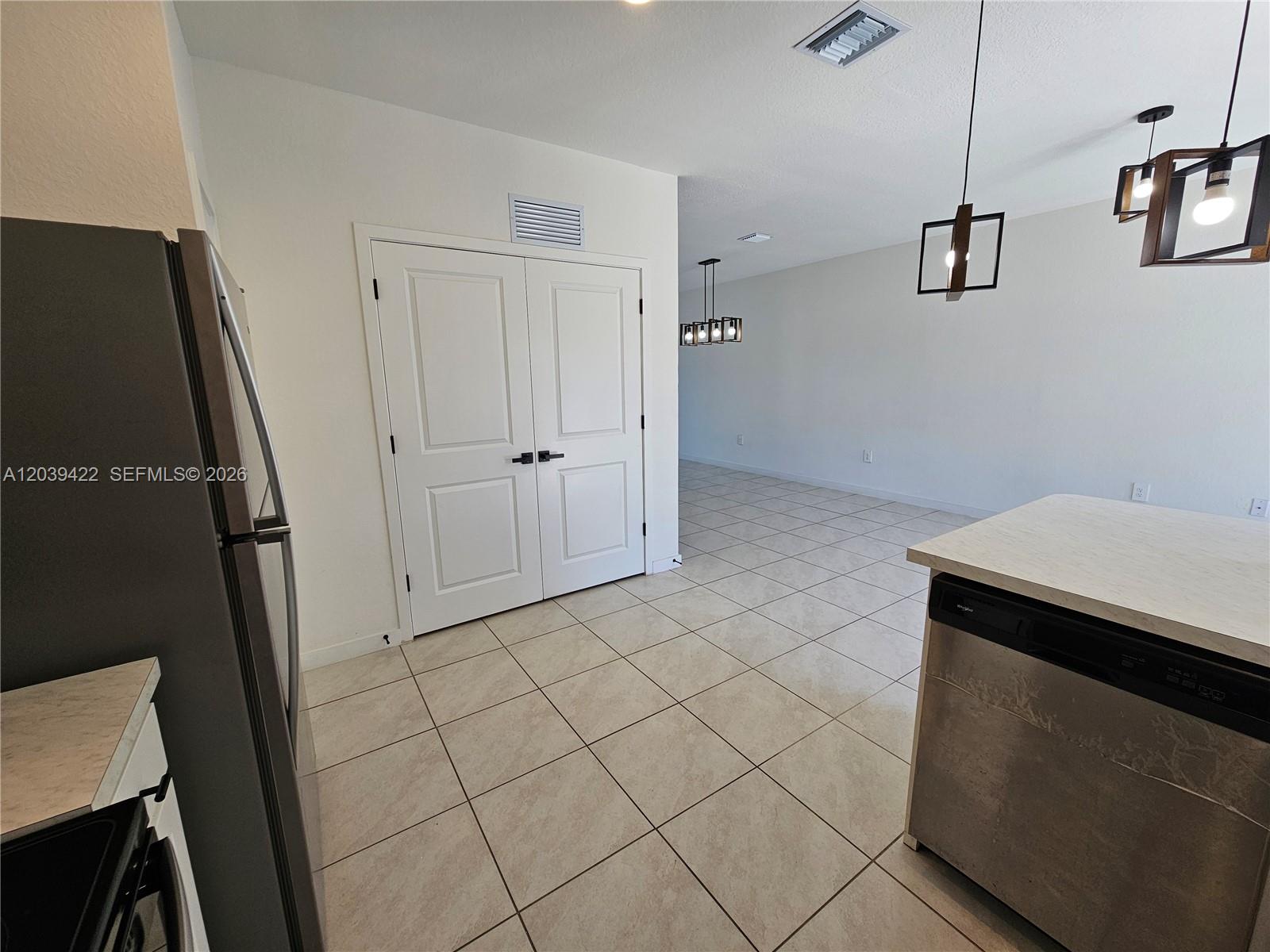 1473 4 / 3 1580 sq. ft. $ 2026-06-18 0 foto