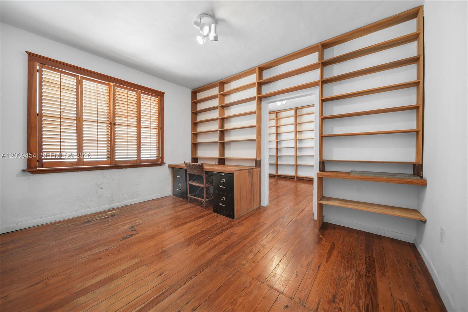   /   кв.футов $ 2026-06-18 0 Фото