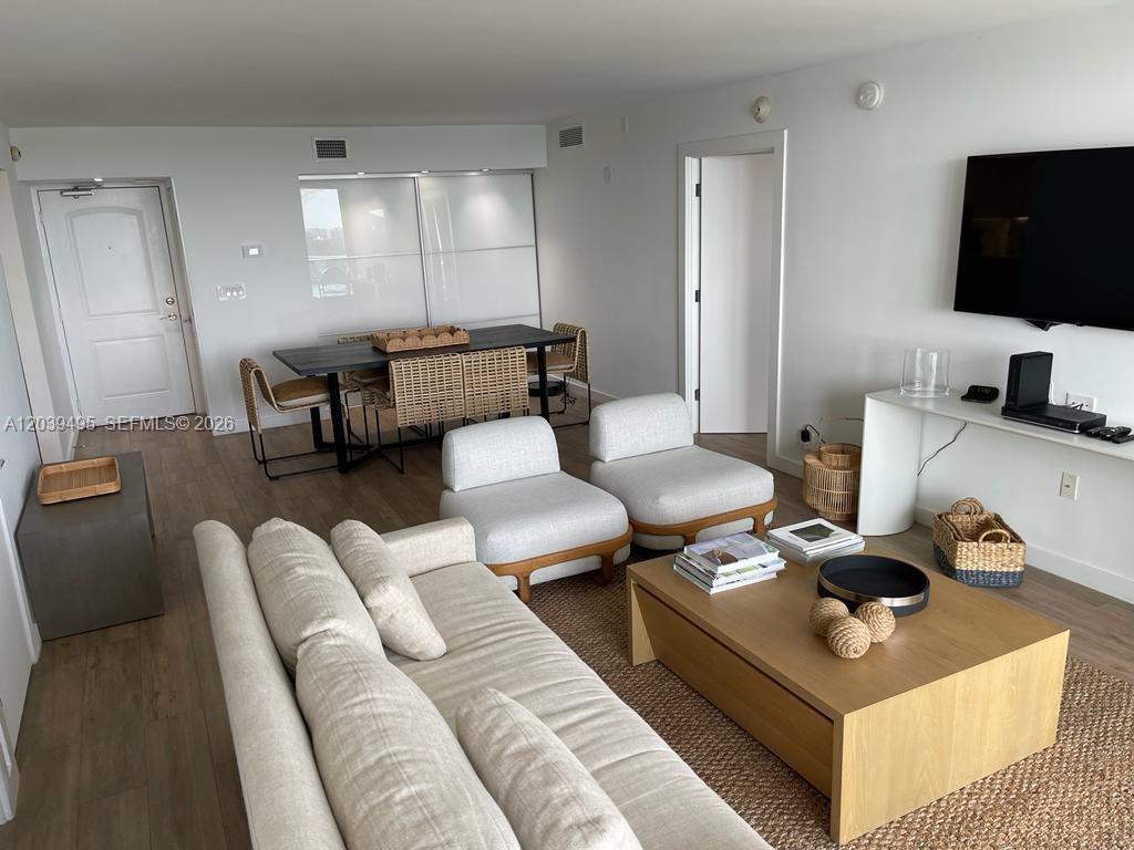 1521 2 / 2 1357 sq. ft. $ 2026-06-18 0 foto