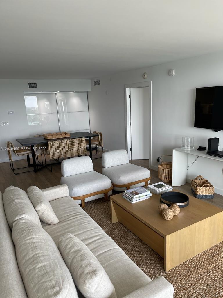 1521 2 / 2 1357 sq. ft. $ 2026-06-18 0 foto