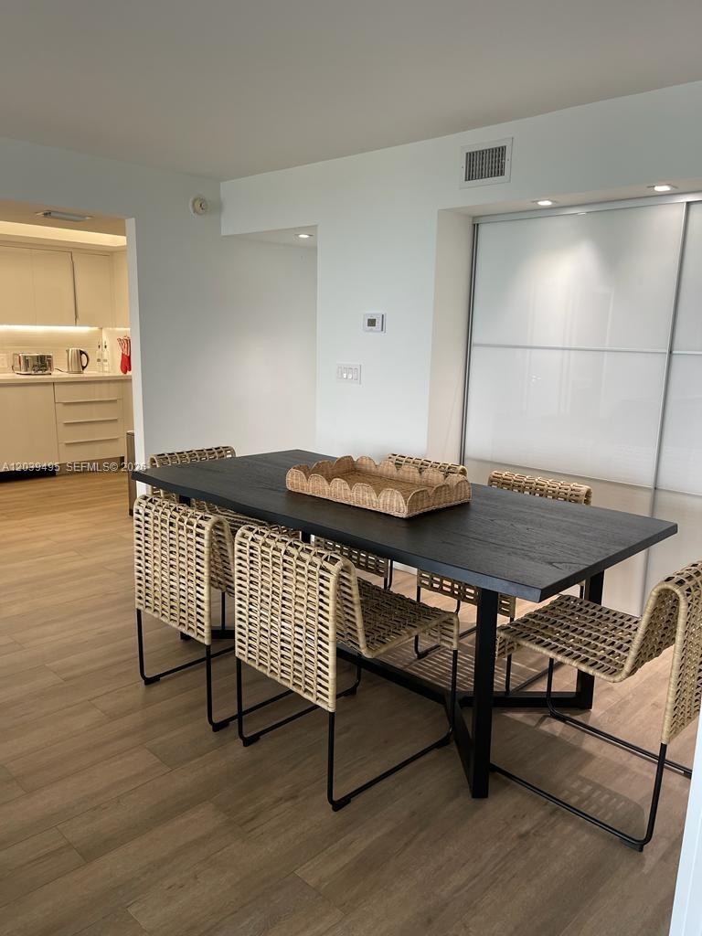 1521 2 / 2 1357 sq. ft. $ 2026-06-18 0 foto