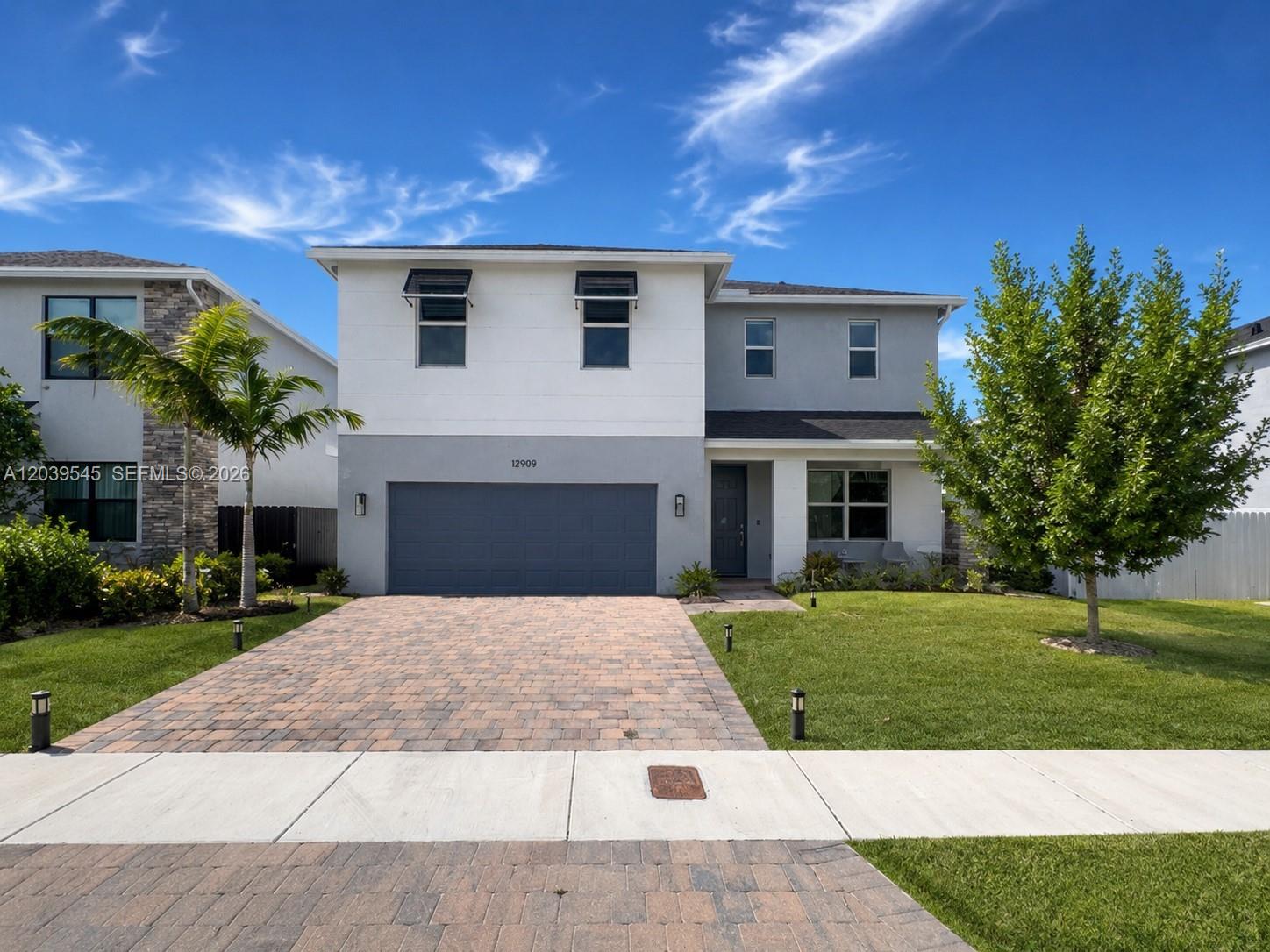 Ver detalles 12909 4 / 3 2544 sq. ft. $ 2026-08-12 0 foto
