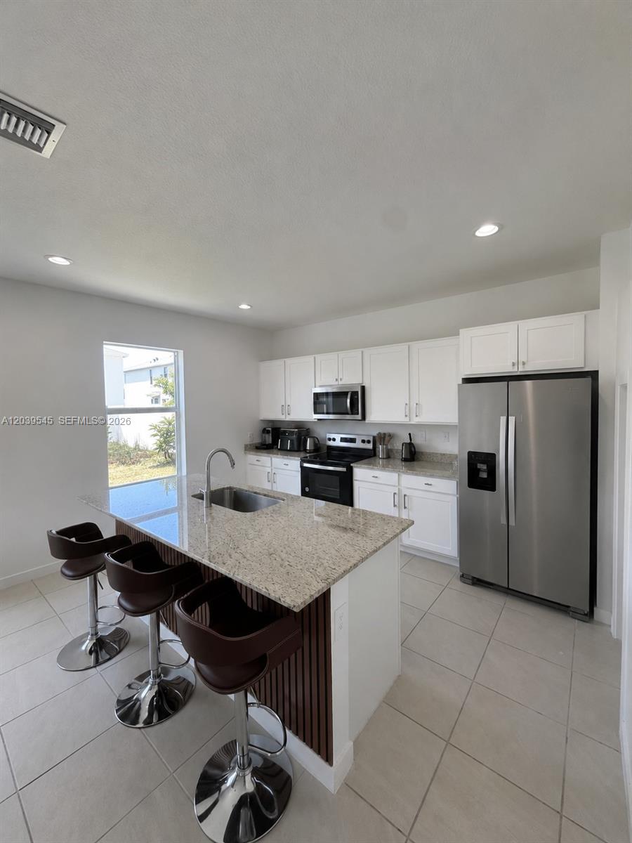 Ver detalles 12909 4 / 3 2544 sq. ft. $ 2026-08-12 0 foto