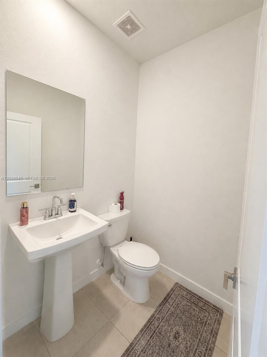 Ver detalles 12909 4 / 3 2544 sq. ft. $ 2026-08-12 0 foto