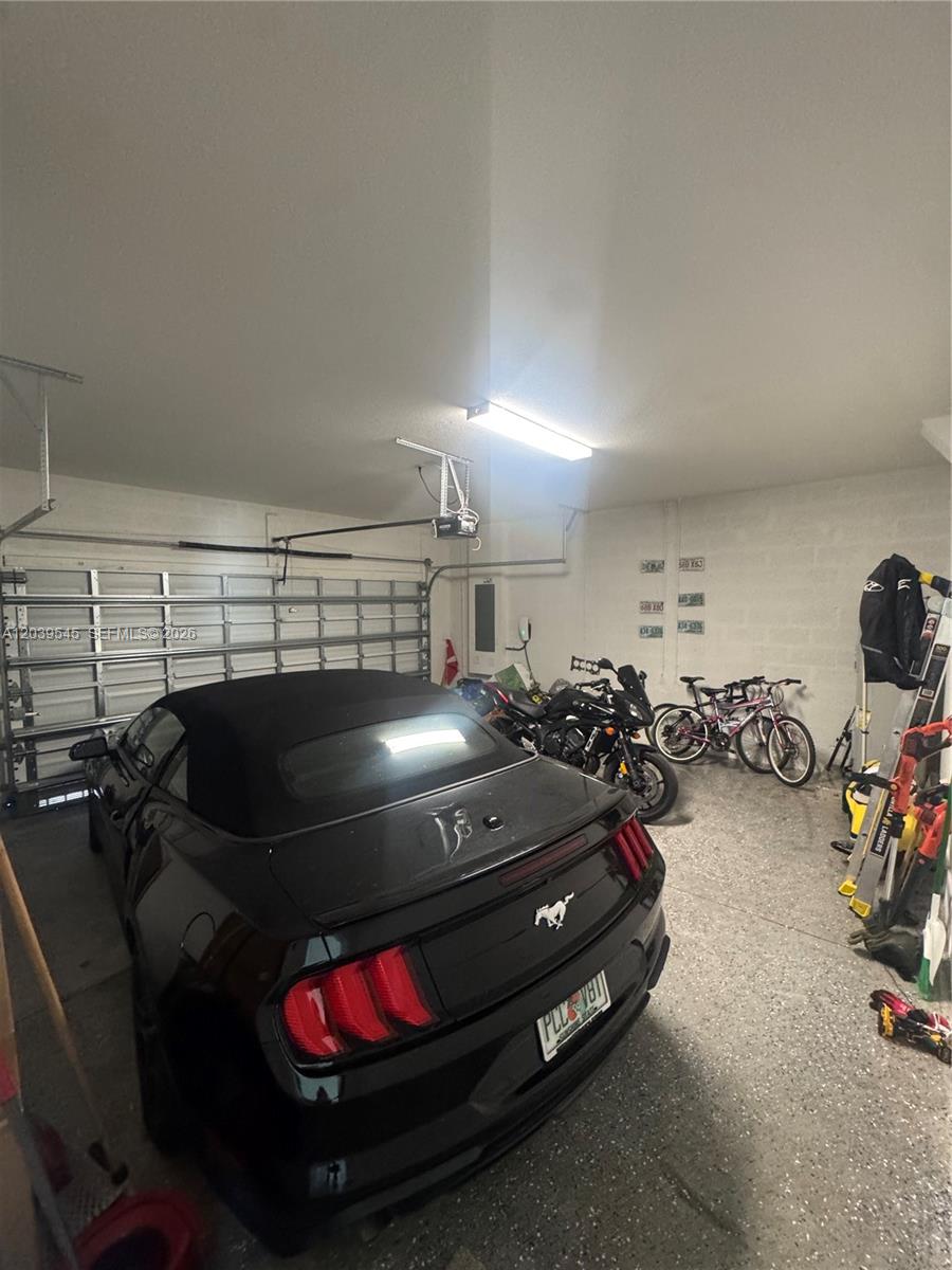 Ver detalles 12909 4 / 3 2544 sq. ft. $ 2026-08-12 0 foto