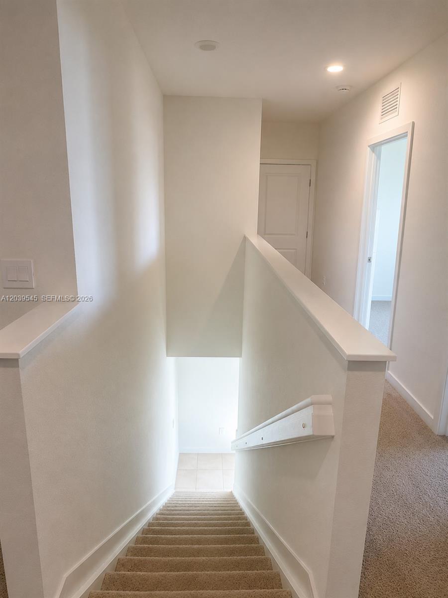 Ver detalles 12909 4 / 3 2544 sq. ft. $ 2026-08-12 0 foto