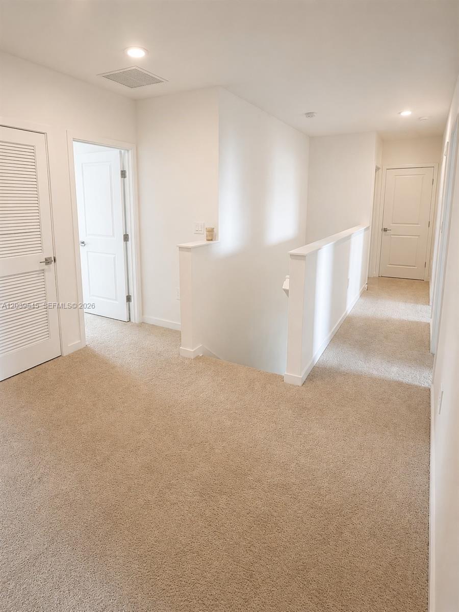 Ver detalles 12909 4 / 3 2544 sq. ft. $ 2026-08-12 0 foto