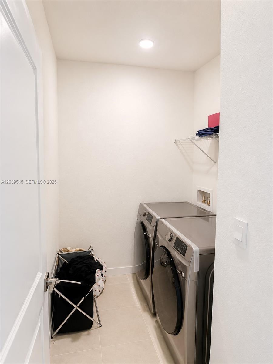 Ver detalles 12909 4 / 3 2544 sq. ft. $ 2026-08-12 0 foto