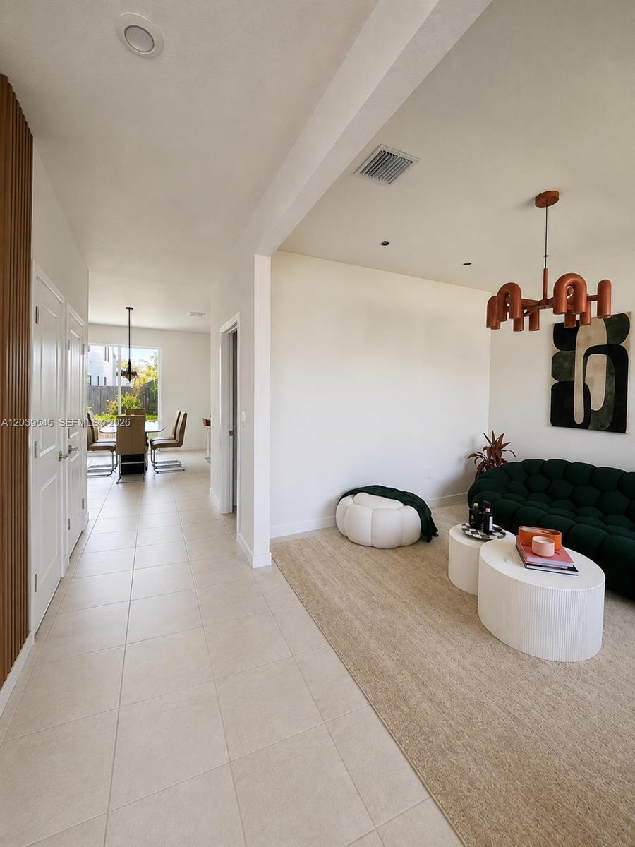 Ver detalles 12909 4 / 3 2544 sq. ft. $ 2026-08-12 0 foto