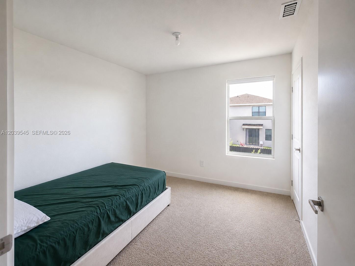 Ver detalles 12909 4 / 3 2544 sq. ft. $ 2026-08-12 0 foto