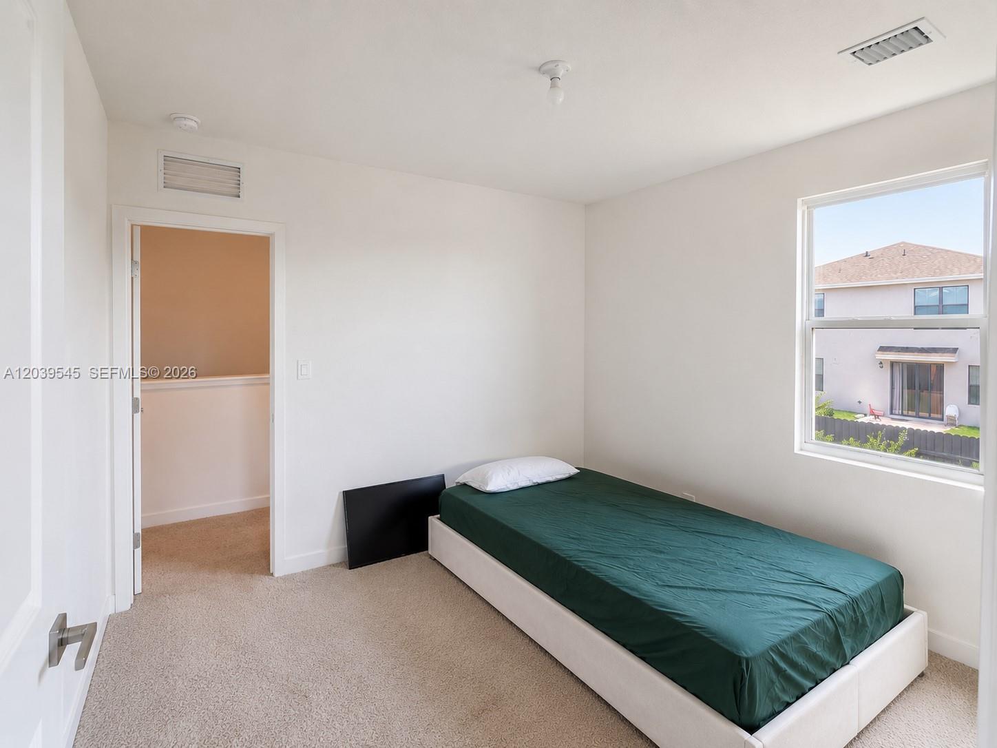 Ver detalles 12909 4 / 3 2544 sq. ft. $ 2026-08-12 0 foto
