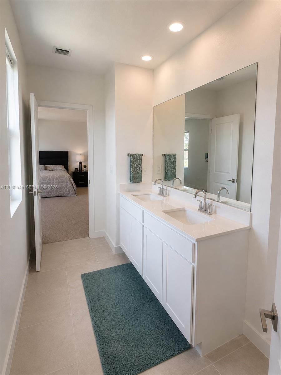Ver detalles 12909 4 / 3 2544 sq. ft. $ 2026-08-12 0 foto