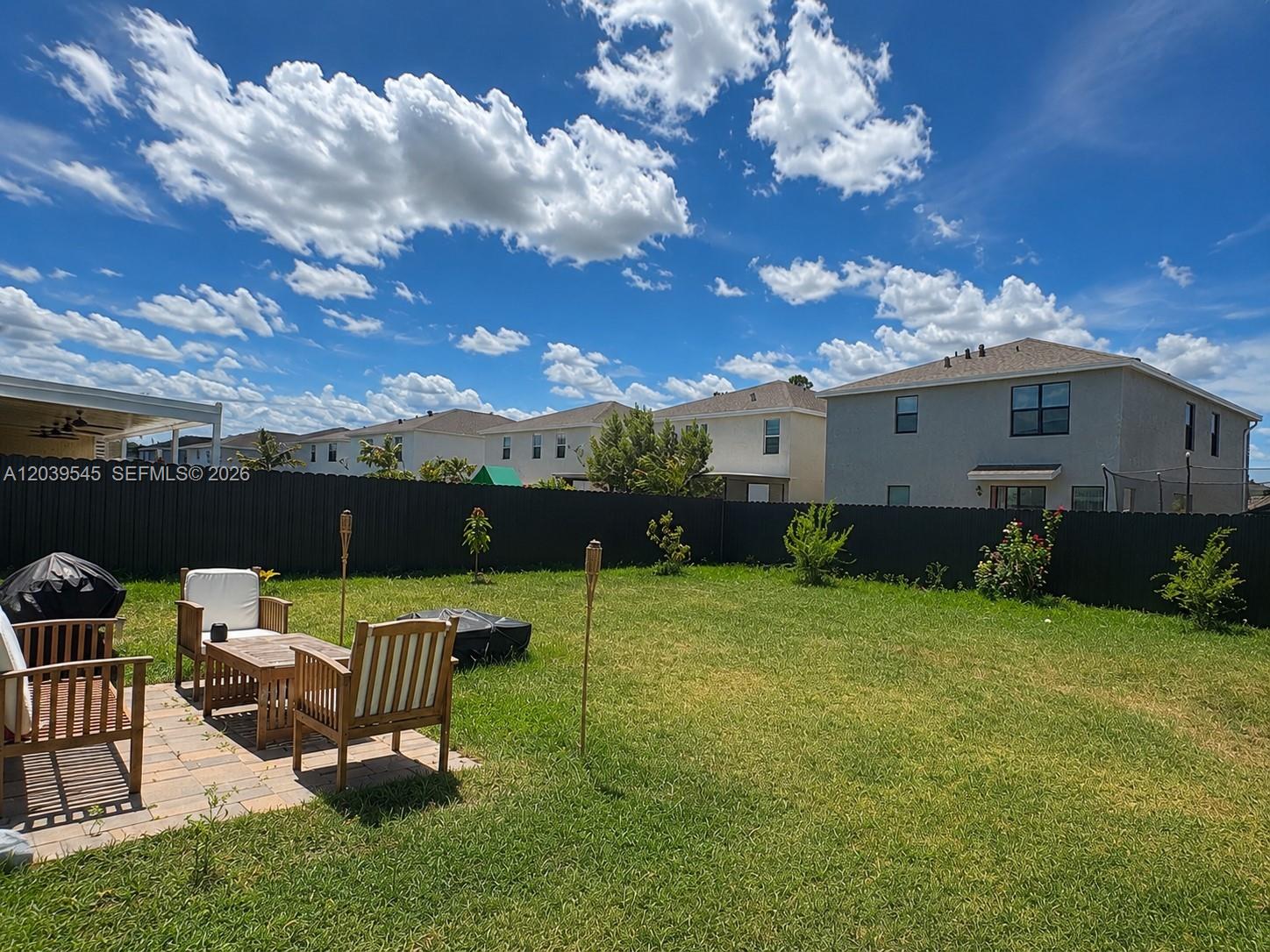 Ver detalles 12909 4 / 3 2544 sq. ft. $ 2026-08-12 0 foto