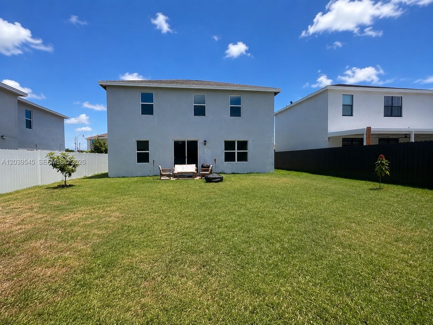 Ver detalles 12909 4 / 3 2544 sq. ft. $ 2026-08-12 0 foto