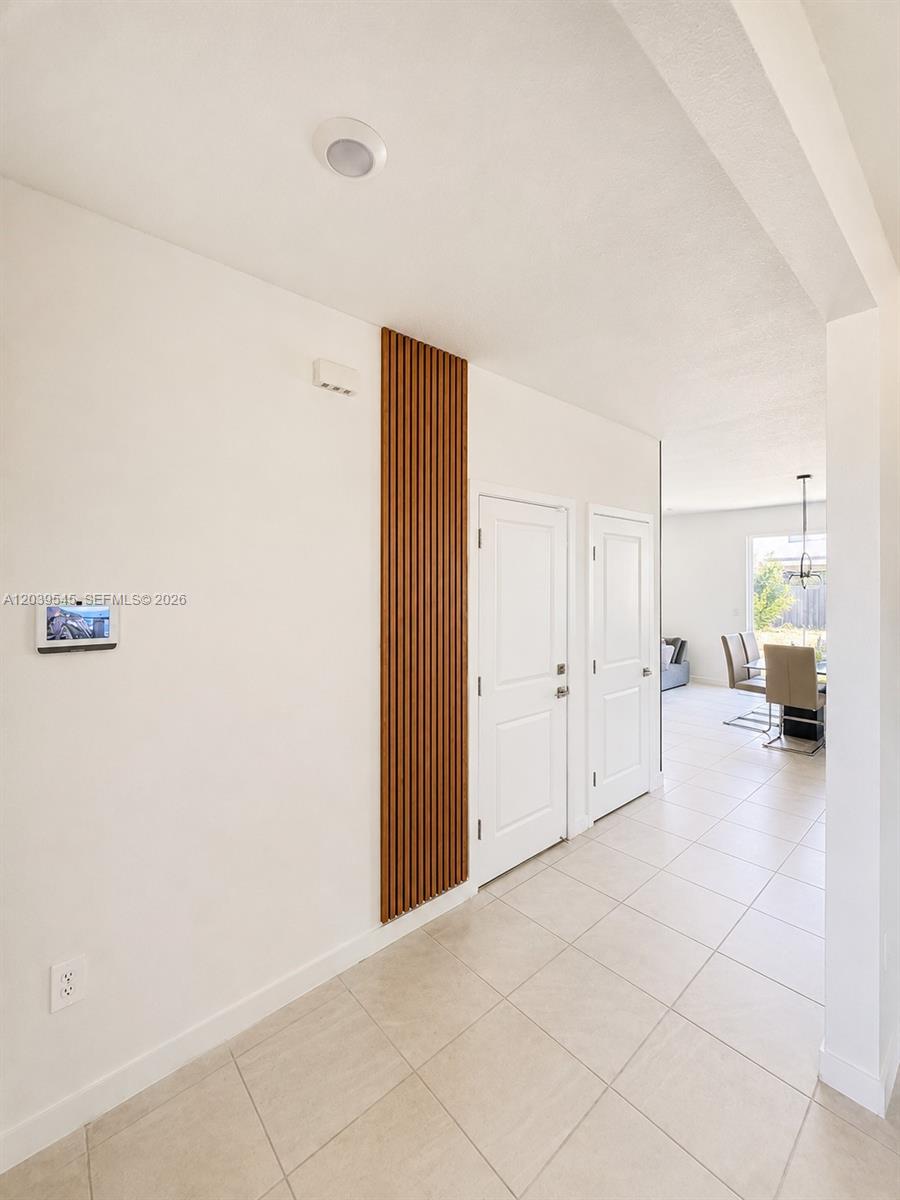 Ver detalles 12909 4 / 3 2544 sq. ft. $ 2026-08-12 0 foto