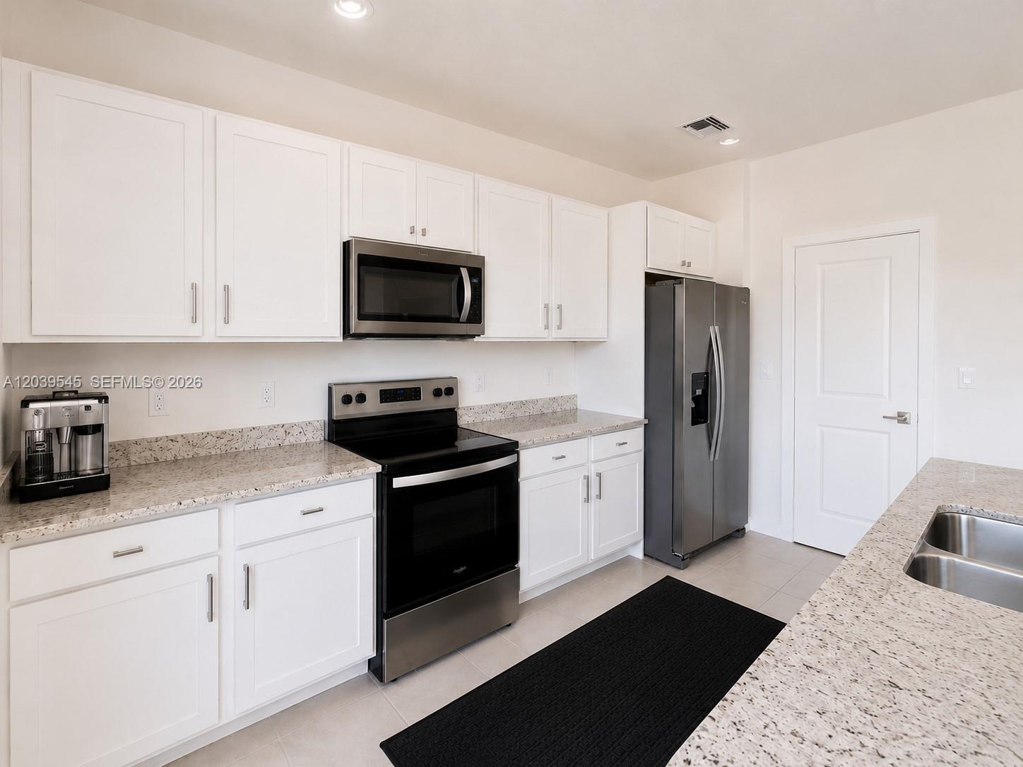 Ver detalles 12909 4 / 3 2544 sq. ft. $ 2026-08-12 0 foto
