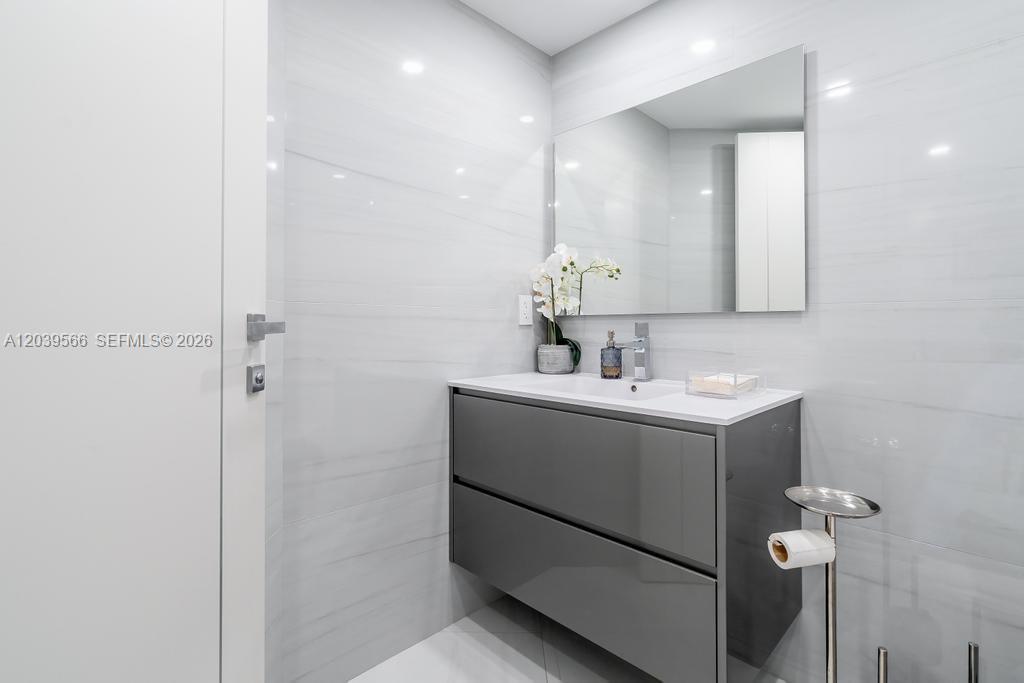 Photo of 19500 Turnberry Way #16B, Aventura, Florida, 33180 -