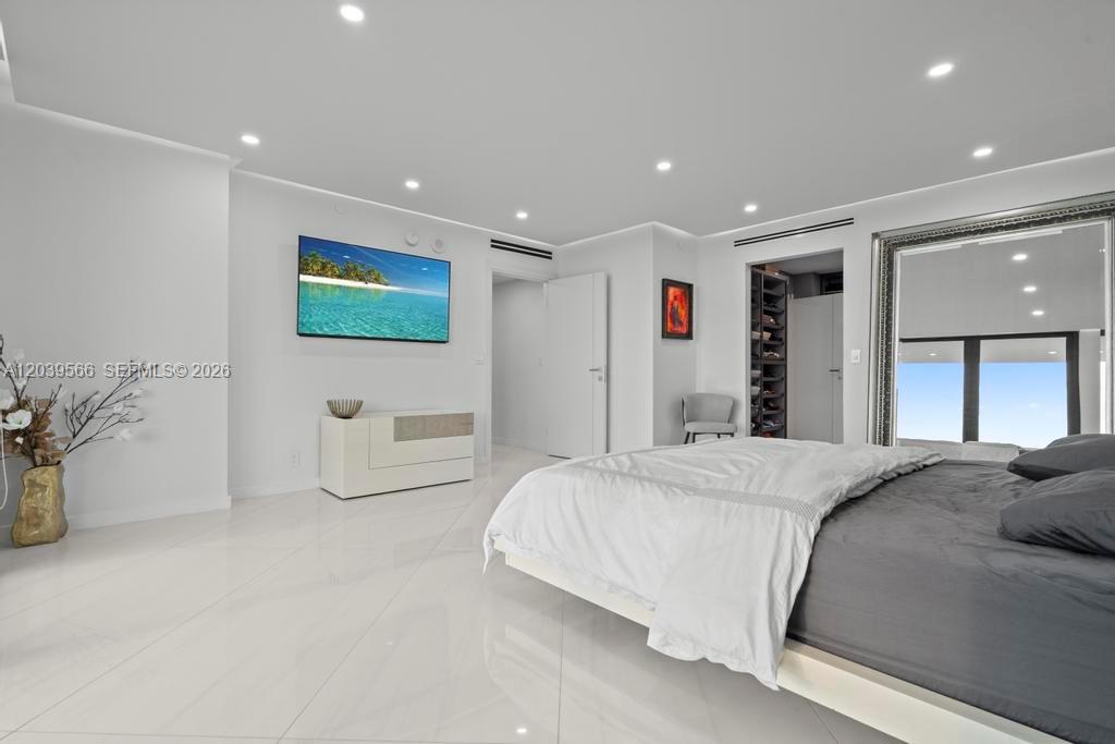Photo of 19500 Turnberry Way #16B, Aventura, Florida, 33180 -