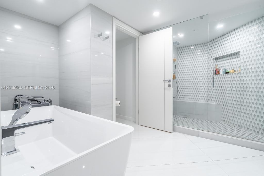 Photo of 19500 Turnberry Way #16B, Aventura, Florida, 33180 -