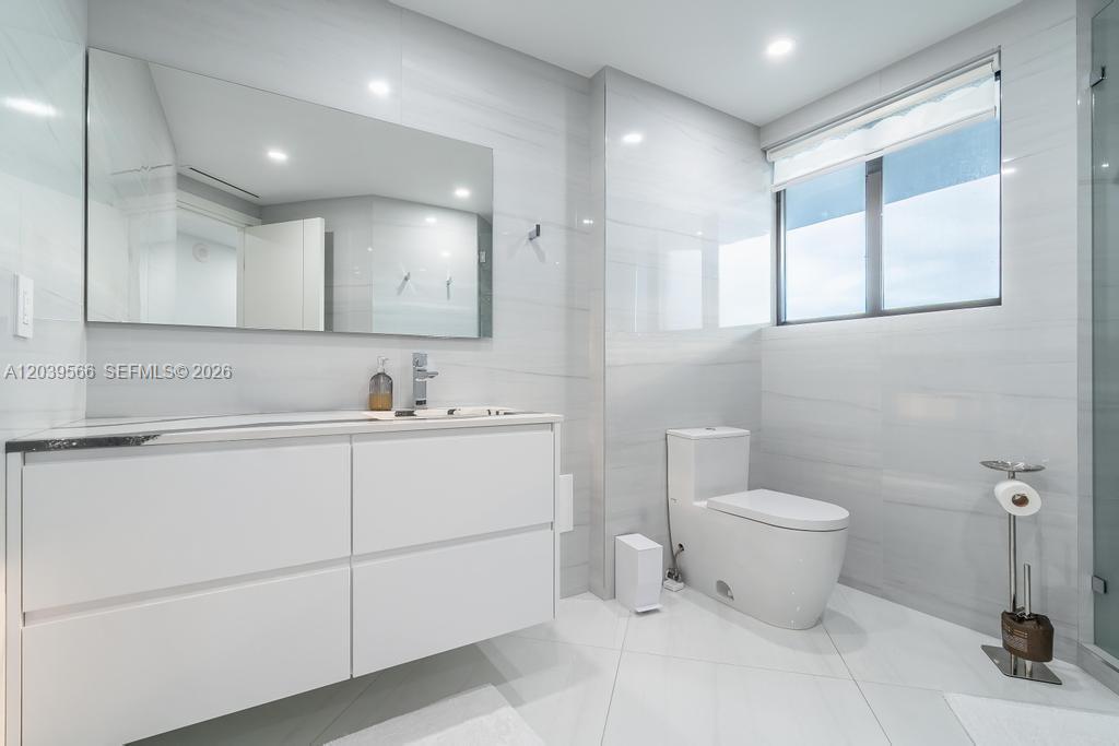 Photo of 19500 Turnberry Way #16B, Aventura, Florida, 33180 -