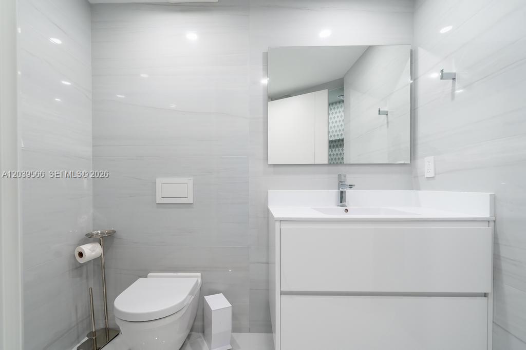 Photo of 19500 Turnberry Way #16B, Aventura, Florida, 33180 -