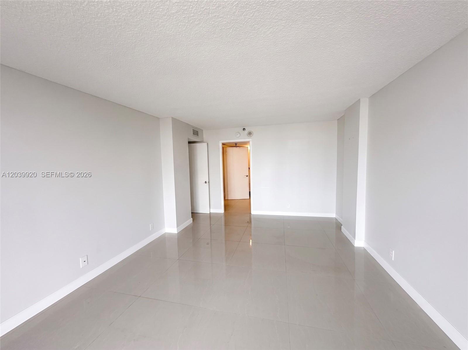 See details 1117 2 / 2 1240 sq. ft. $ 2026-06-25 0 Photo
