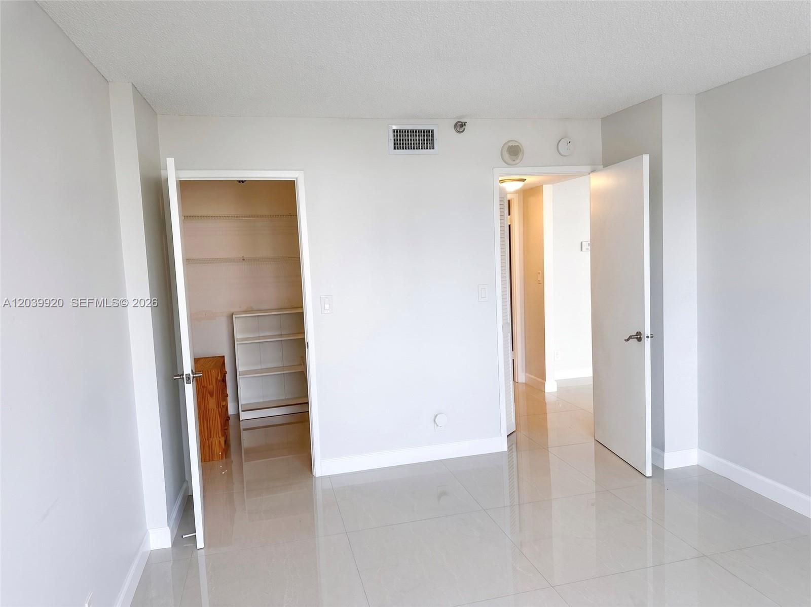 See details 1117 2 / 2 1240 sq. ft. $ 2026-06-25 0 Photo
