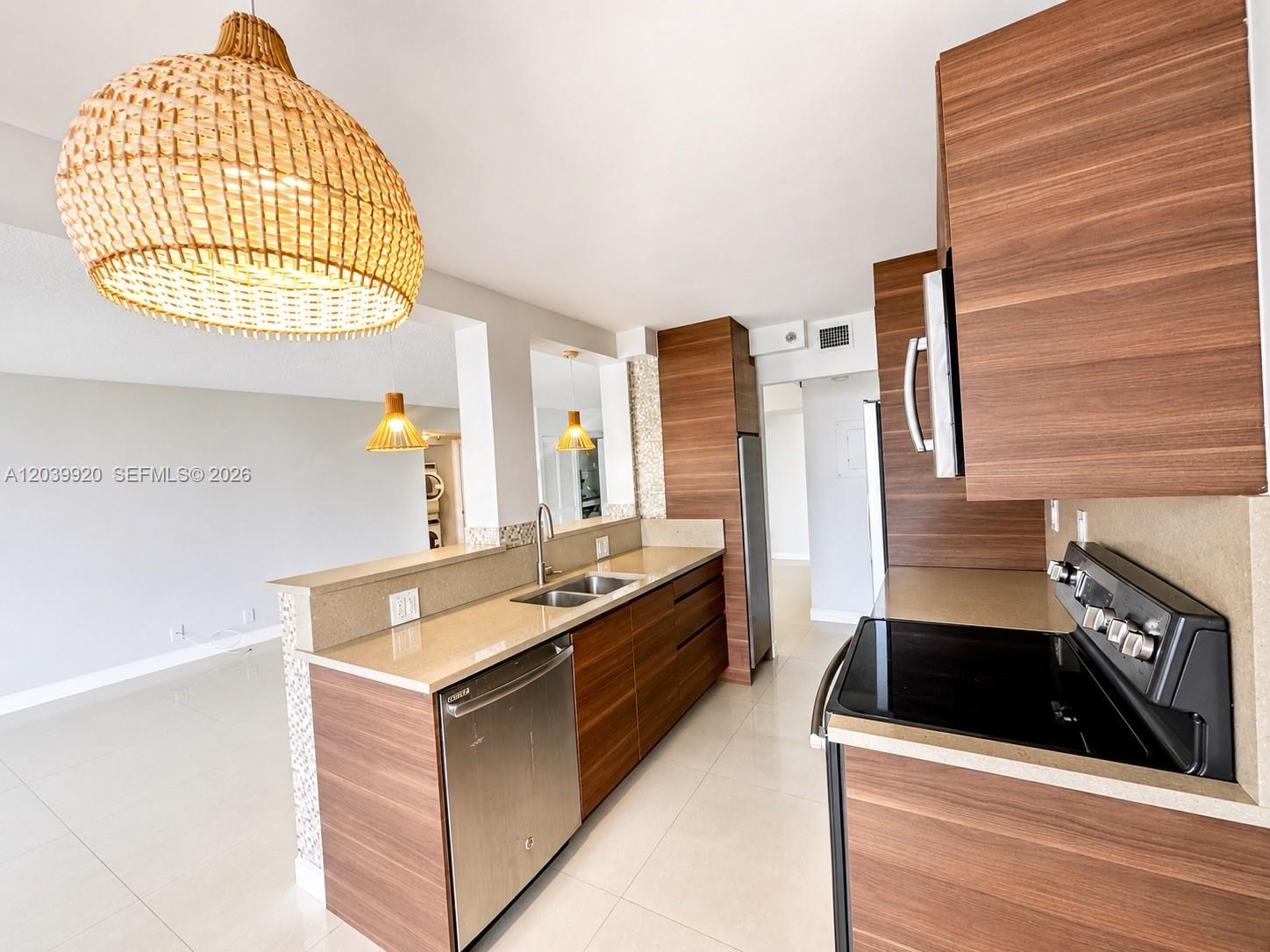 See details 1117 2 / 2 1240 sq. ft. $ 2026-06-25 0 Photo