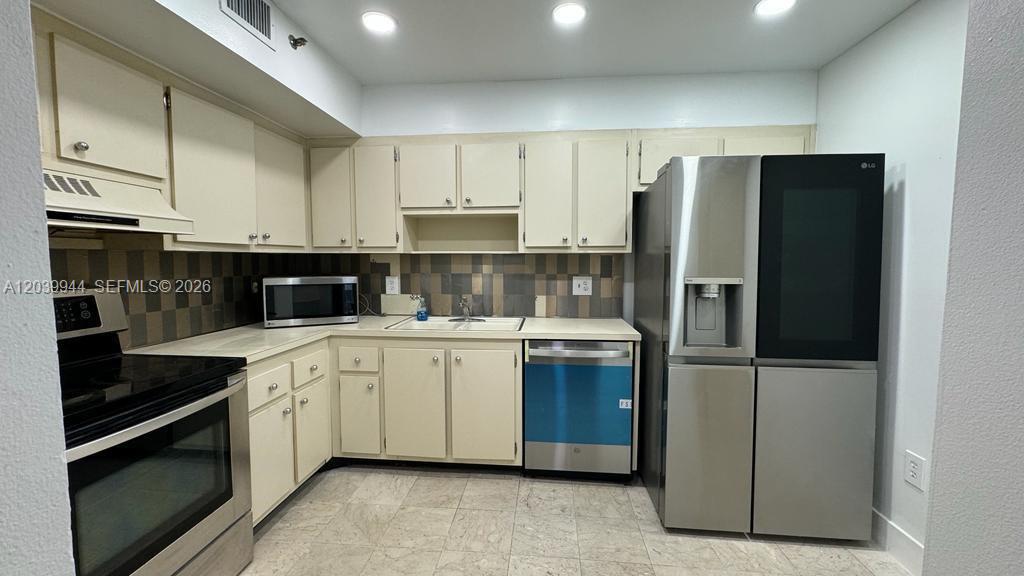201 2 / 2 1150 sq. ft. $ 2026-06-19 0 Photo