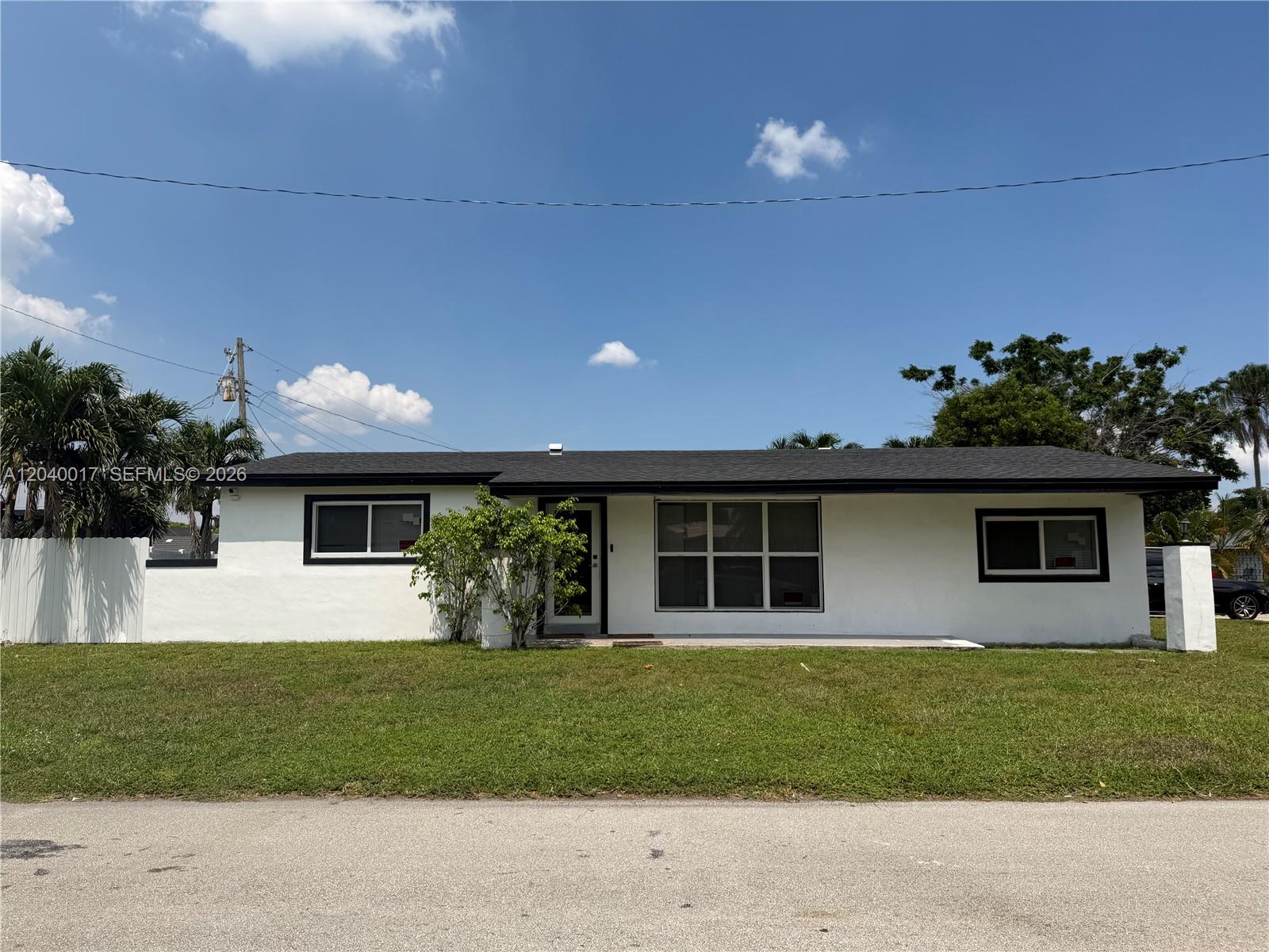 Ver detalles 1800 3 / 2 1350 sq. ft. $ 2026-06-19 0 foto