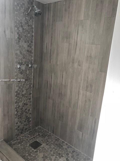 Ver detalles 1800 3 / 2 1350 sq. ft. $ 2026-06-19 0 foto