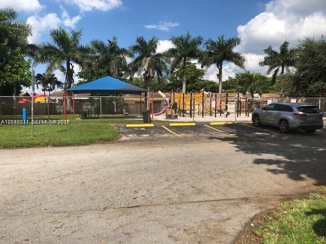 Ver detalles 1800 3 / 2 1350 sq. ft. $ 2026-06-19 0 foto