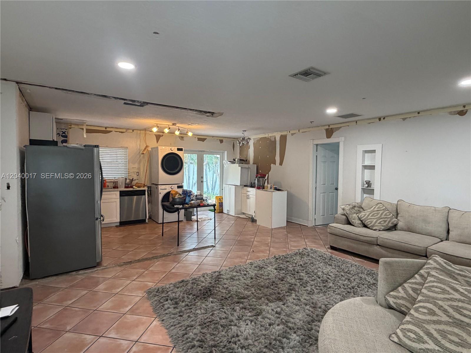 Ver detalles 1800 3 / 2 1350 sq. ft. $ 2026-06-19 0 foto