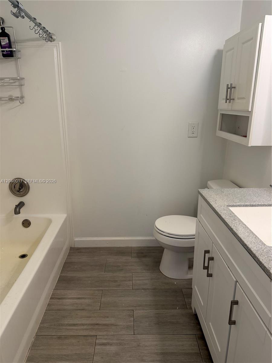 Ver detalles 1800 3 / 2 1350 sq. ft. $ 2026-06-19 0 foto