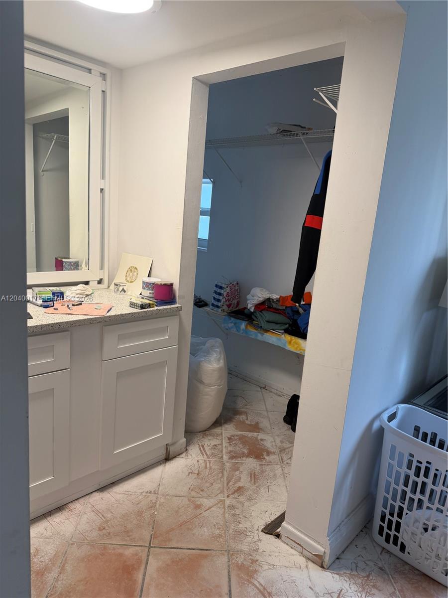 Ver detalles 1800 3 / 2 1350 sq. ft. $ 2026-06-19 0 foto
