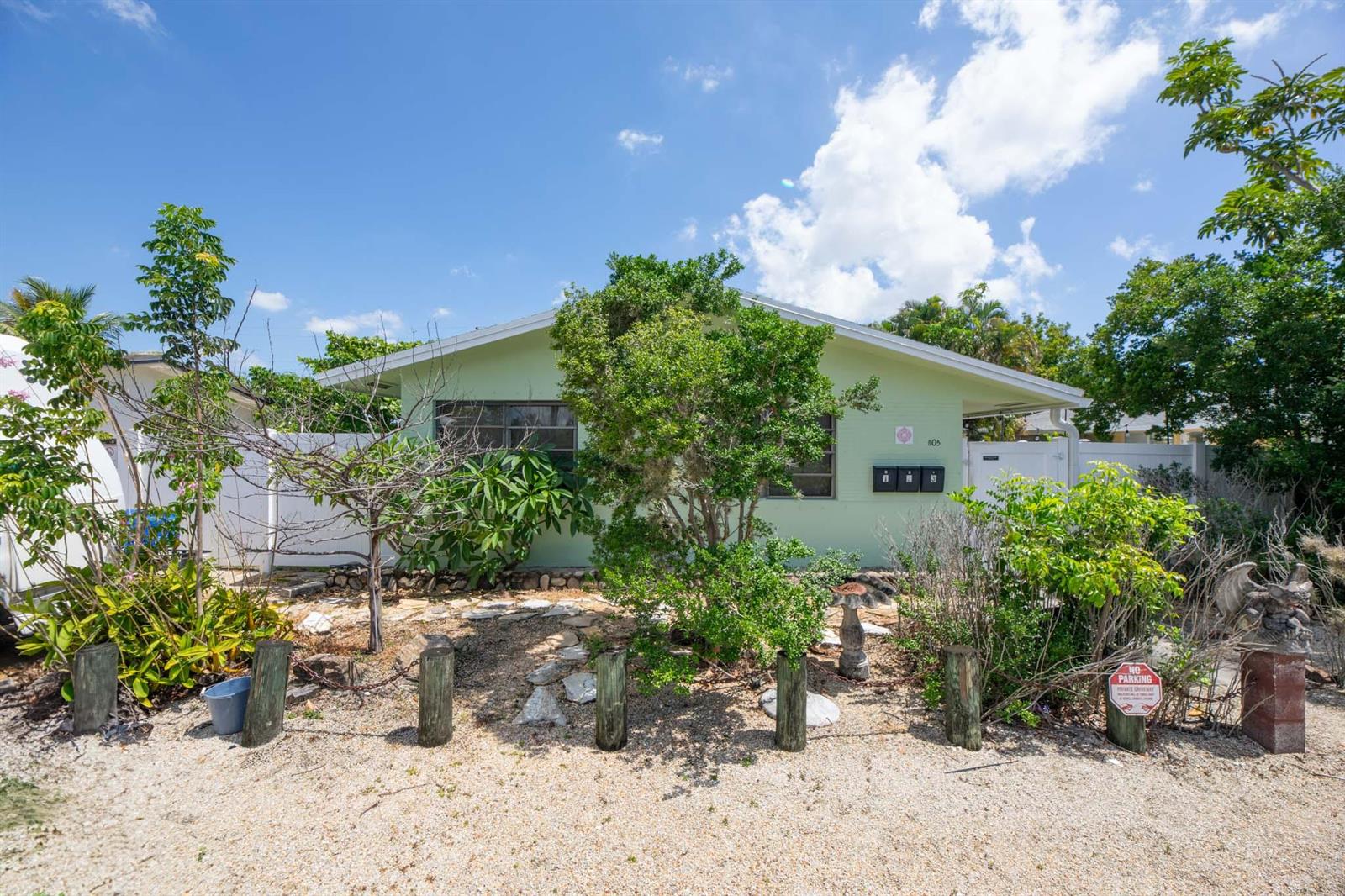 See details 1-3 / 0 1590 sq. ft. $ 2026-08-19 0 Photo