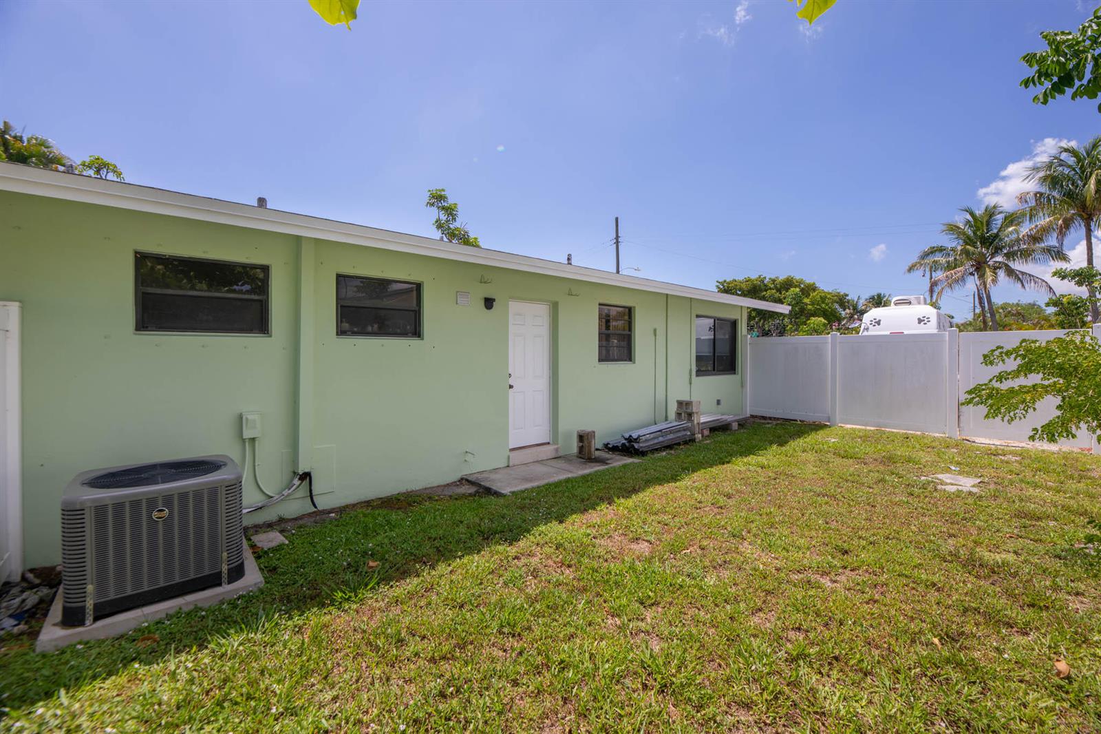 See details 1-3 / 0 1590 sq. ft. $ 2026-08-19 0 Photo