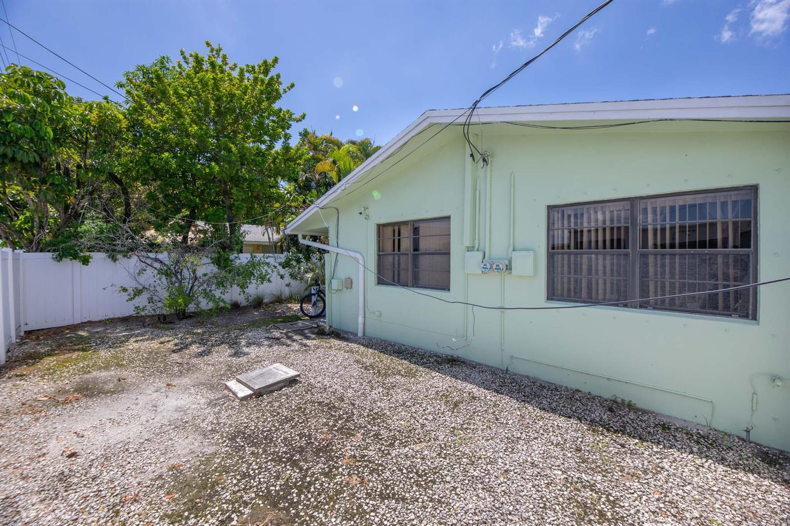 See details 1-3 / 0 1590 sq. ft. $ 2026-08-19 0 Photo
