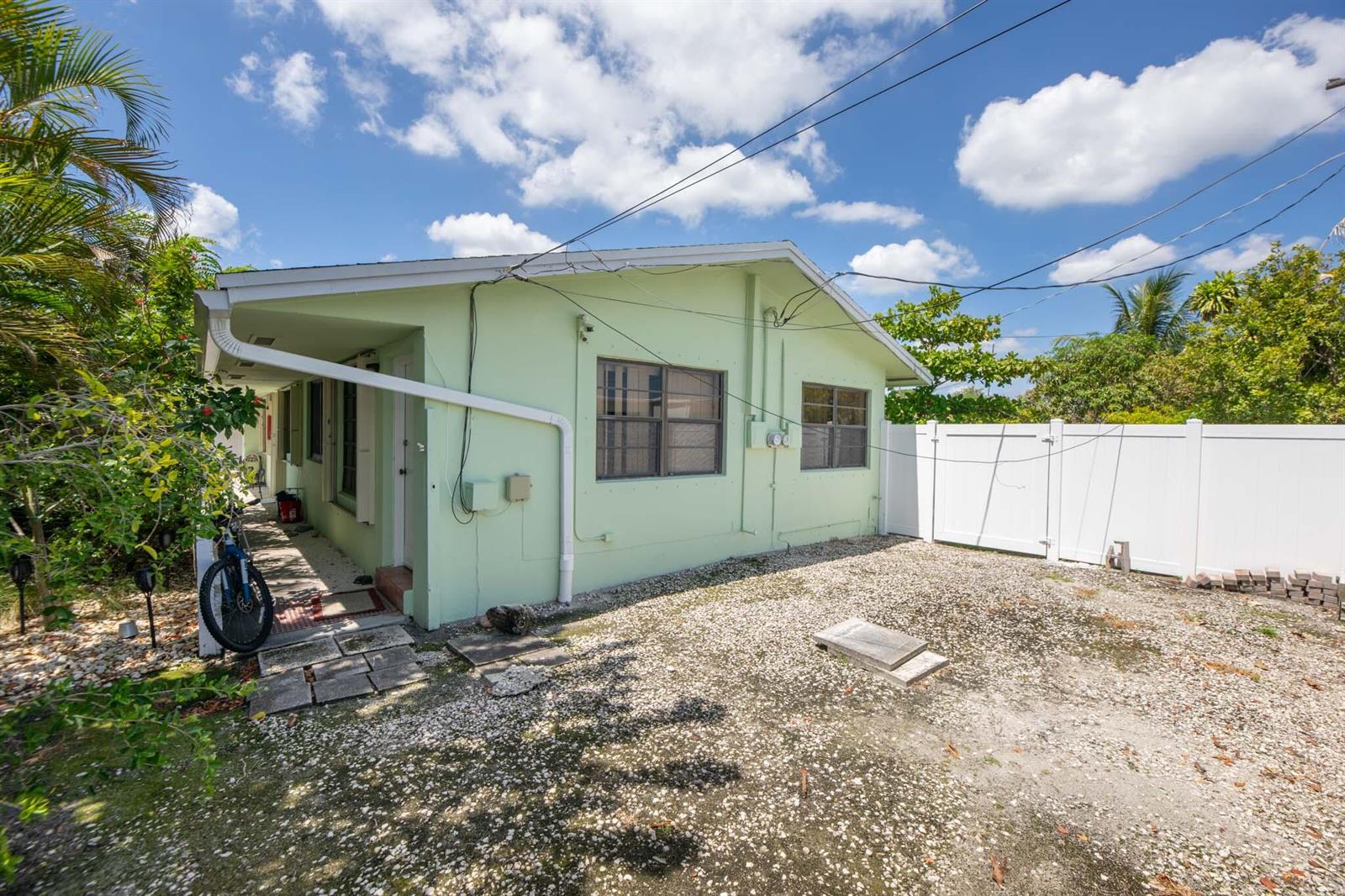 See details 1-3 / 0 1590 sq. ft. $ 2026-08-19 0 Photo