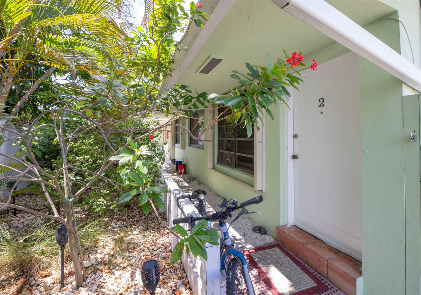 See details 1-3 / 0 1590 sq. ft. $ 2026-08-19 0 Photo