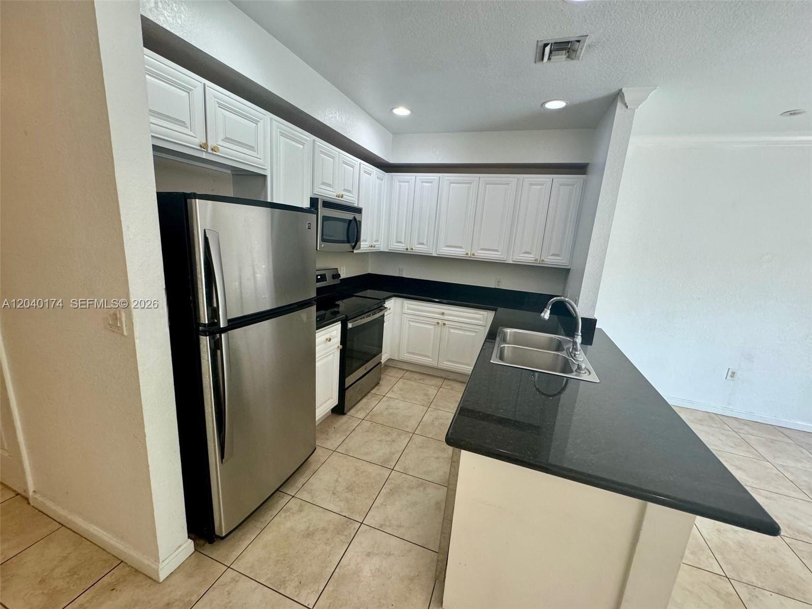  /   sq. ft. $ 2026-06-19 0 foto