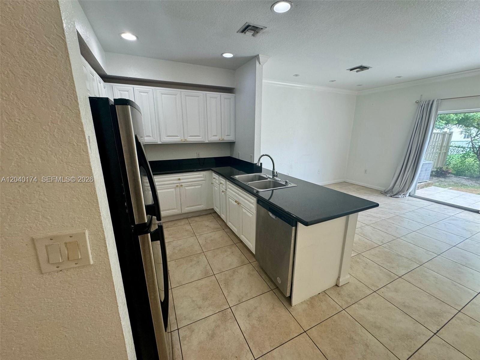   /   sq. ft. $ 2026-06-19 0 foto