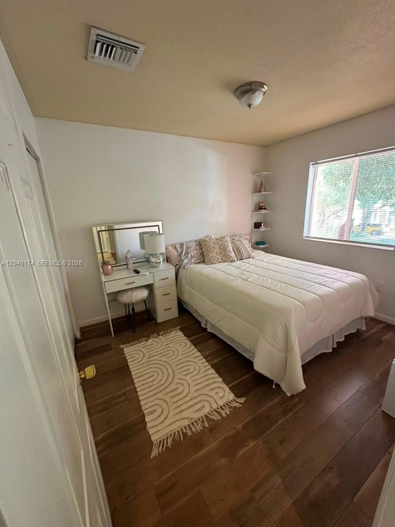   /   sq. ft. $ 2026-06-19 0 foto
