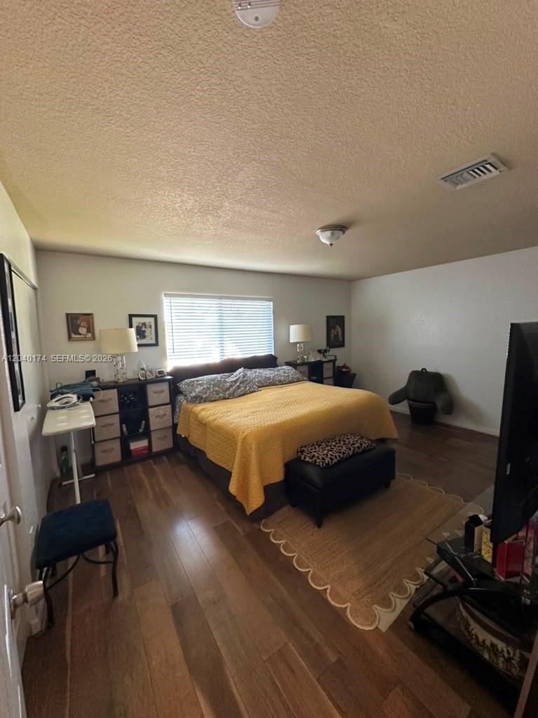   /   sq. ft. $ 2026-06-19 0 foto